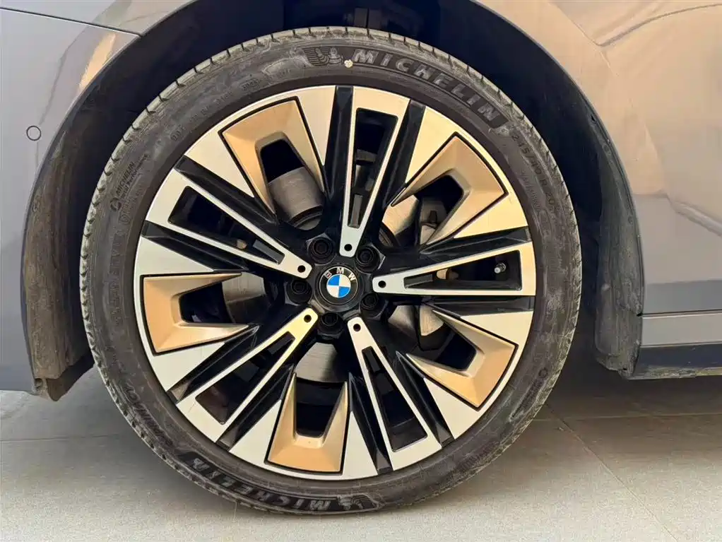 BMW 5 Series 2024 530Li Premium M Sport Package фото 18