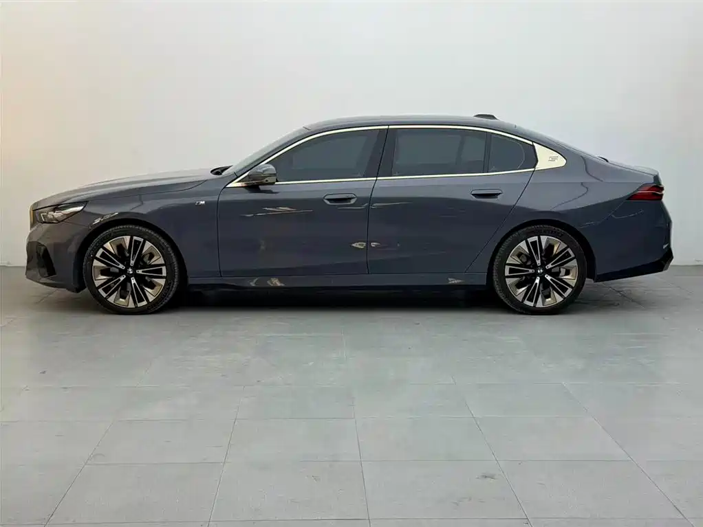 BMW 5 Series 2024 530Li Premium M Sport Package фото 3