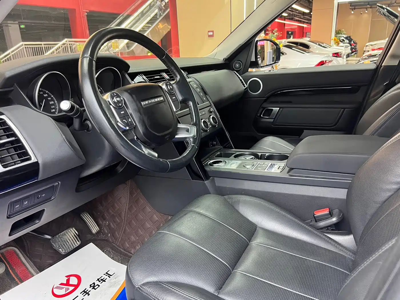Land Rover Discovery 2017 3.0 SC V6 SE фото 8
