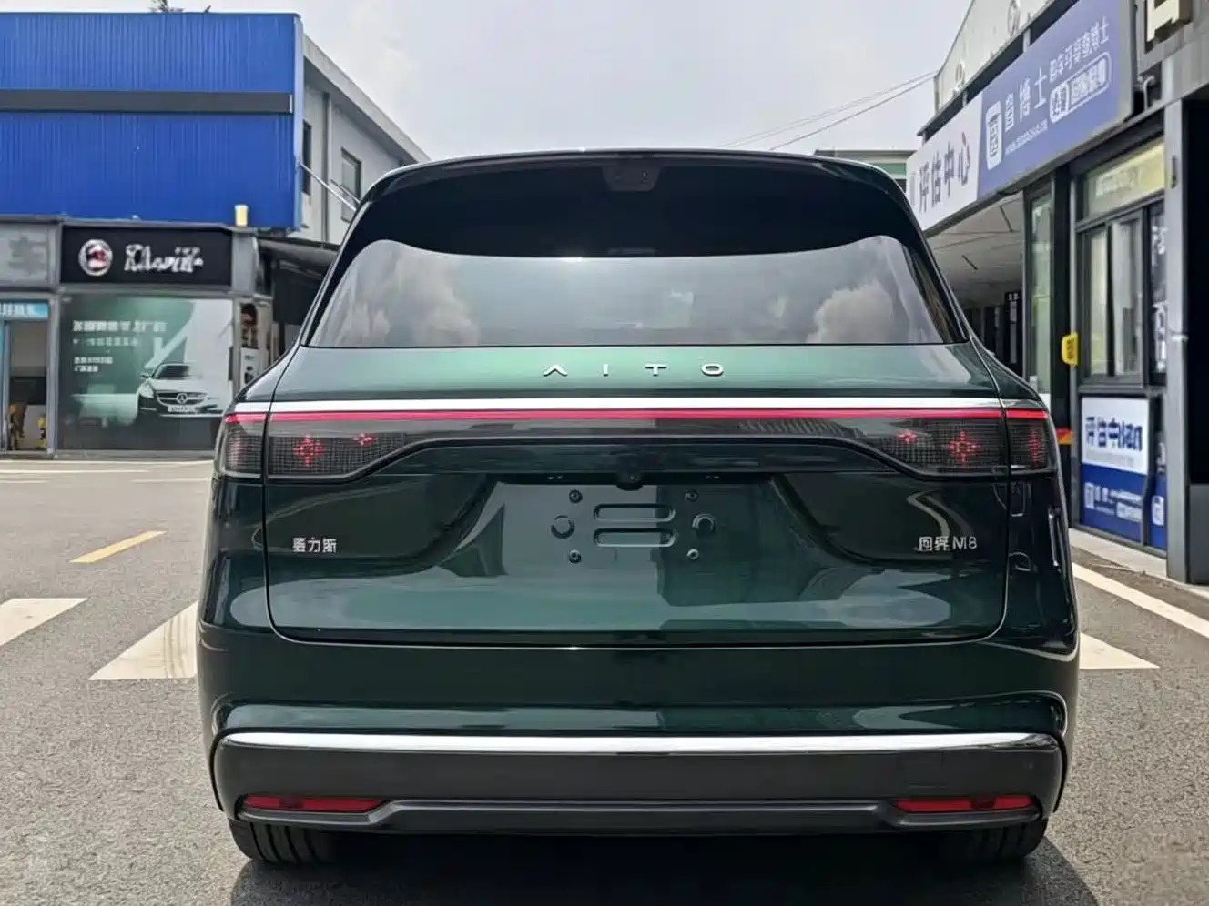 AITO Wenjie AITO M8 2025 Extended Range Ultra 53.4kWh 6-Seater фото 3
