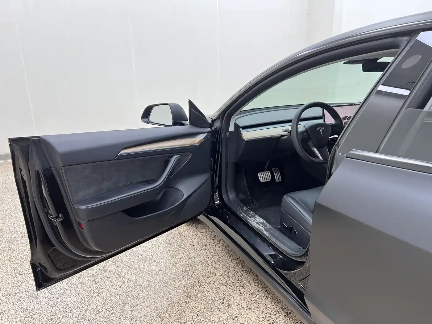 Фото 13 - Tesla Model 3