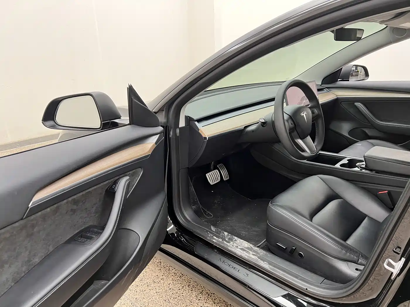 Фото 14 - Tesla Model 3