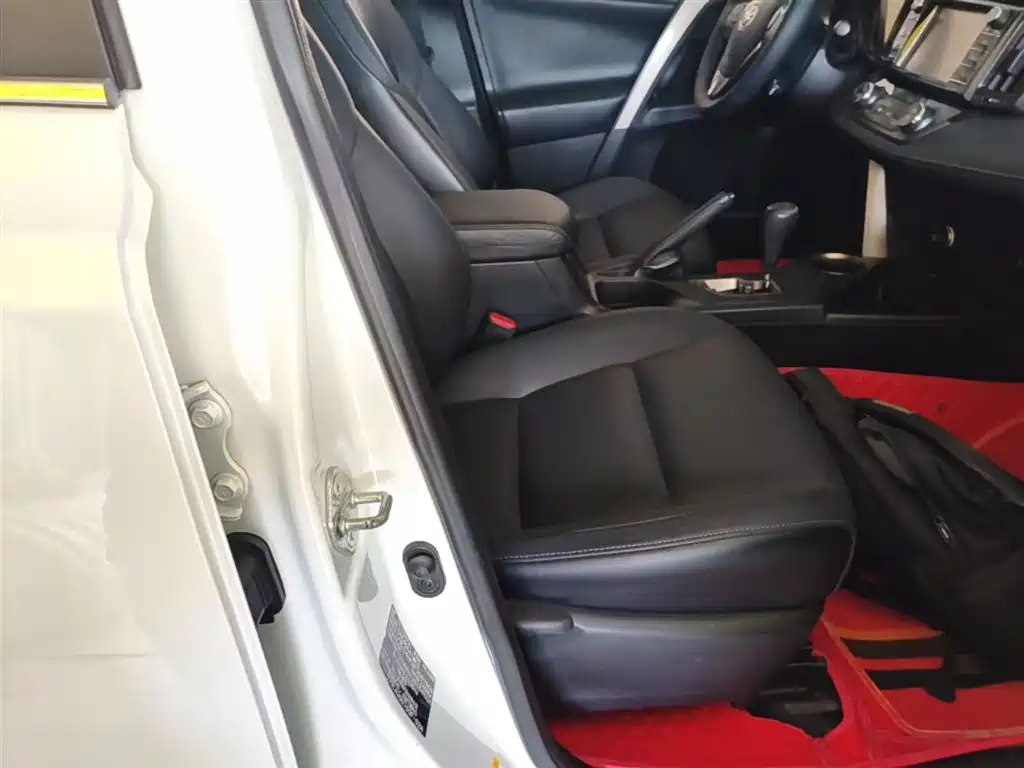 Toyota RAV4 Rongfang 2015 2.5L Automatic 4WD Elite Edition фото 25