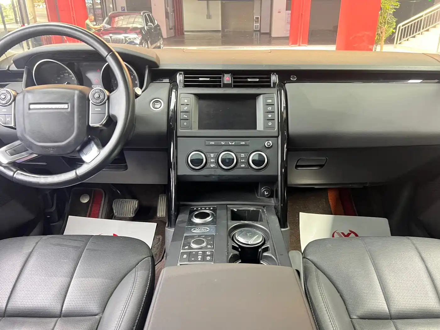Land Rover Discovery 2017 3.0 SC V6 SE фото 11