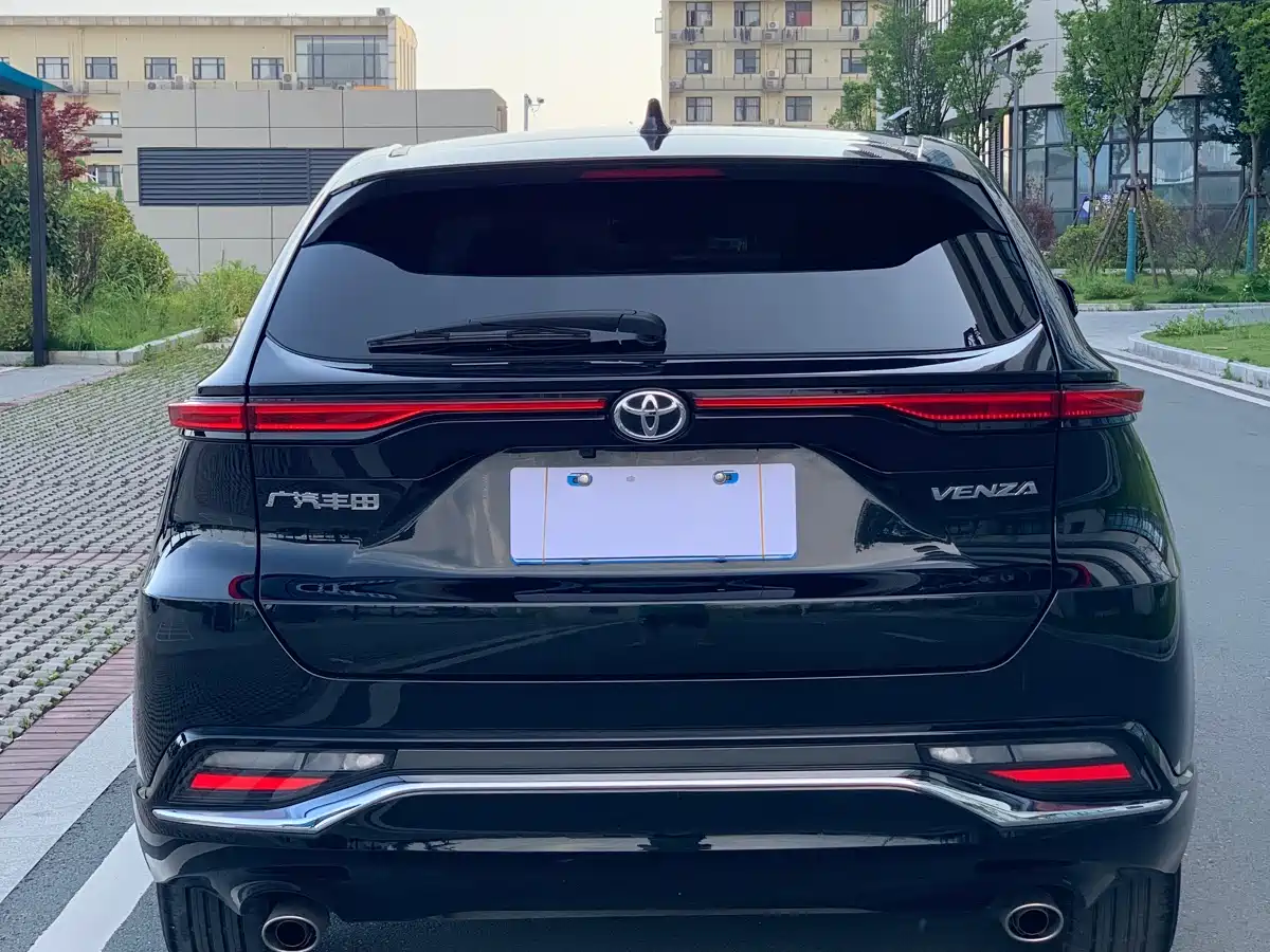 Toyota Venza 2023 2.0L CVT FWD Luxury фото 4