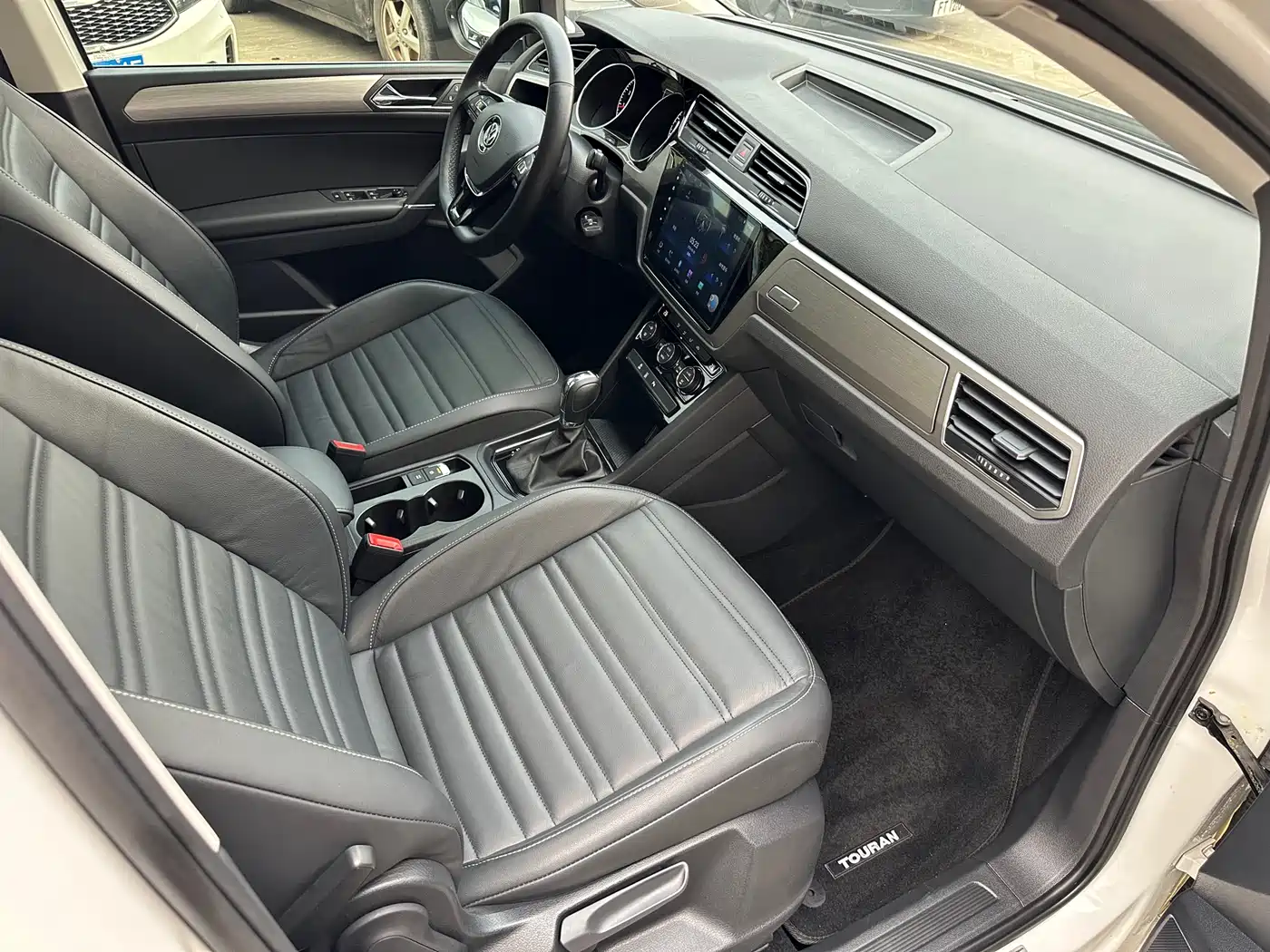 Volkswagen Touran 2016 Touran L 280TSI DSG Elegance фото 8