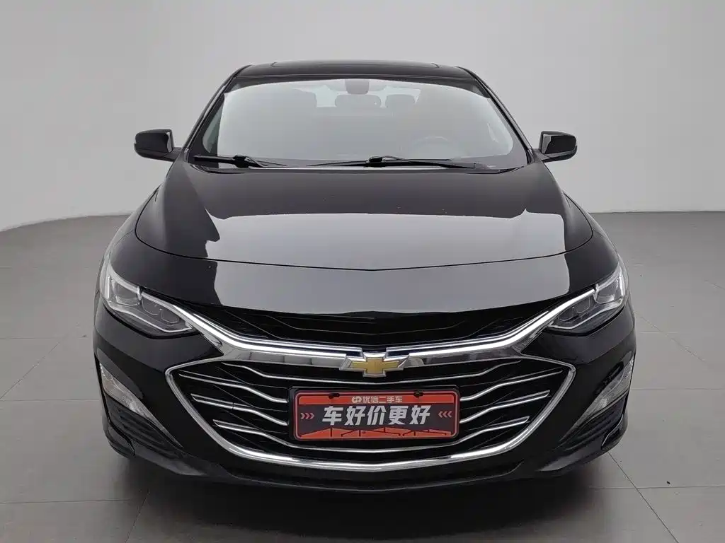 Photo 3 - Chevrolet Malibu XL