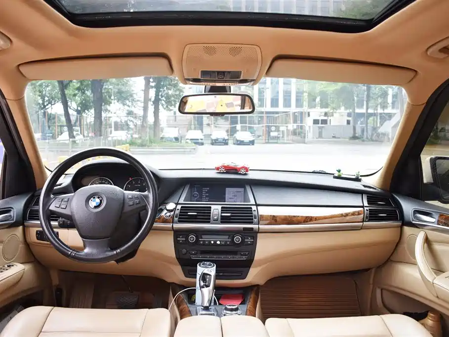 BMW X5 (Import) 2011 xDrive35i Leading Edition фото 14