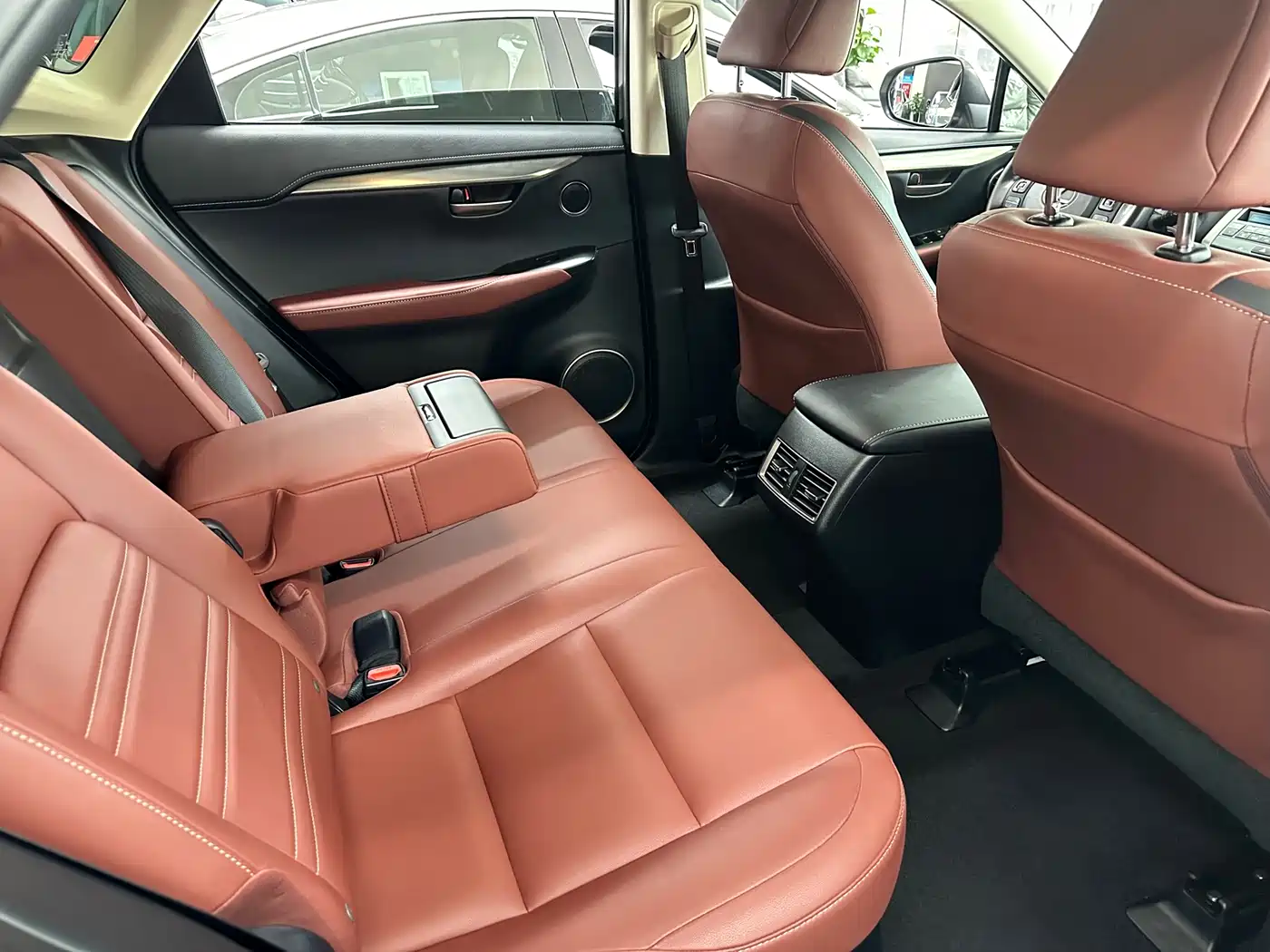 Lexus NX 2015 200t AWD F Sport фото 16