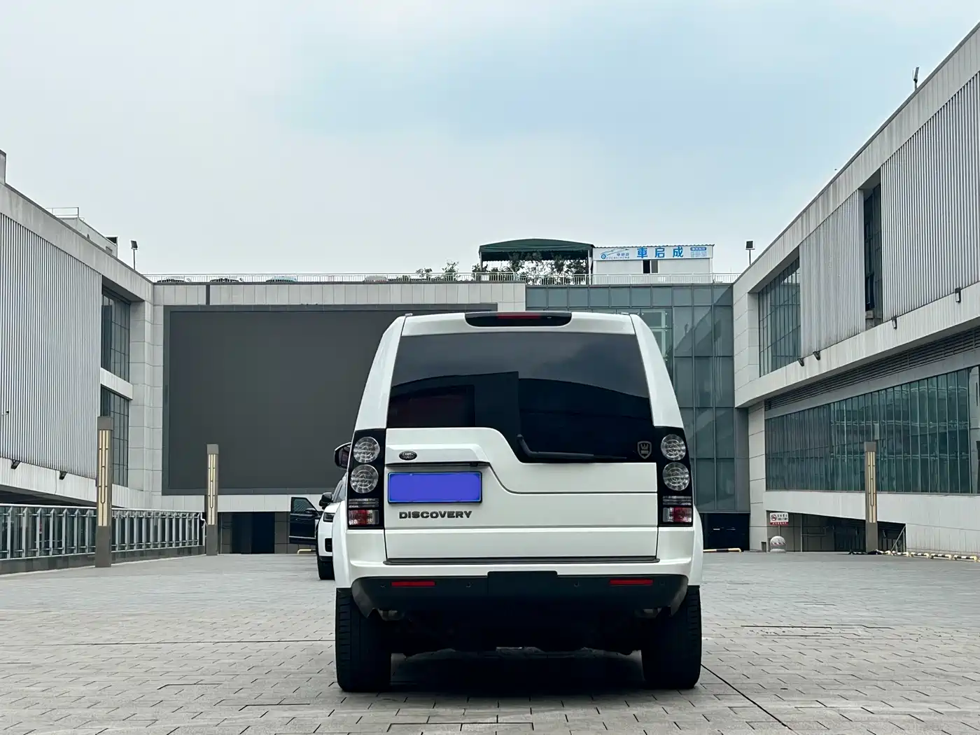 Land Rover Discovery 2016 3.0 SC Black Edition SE фото 9
