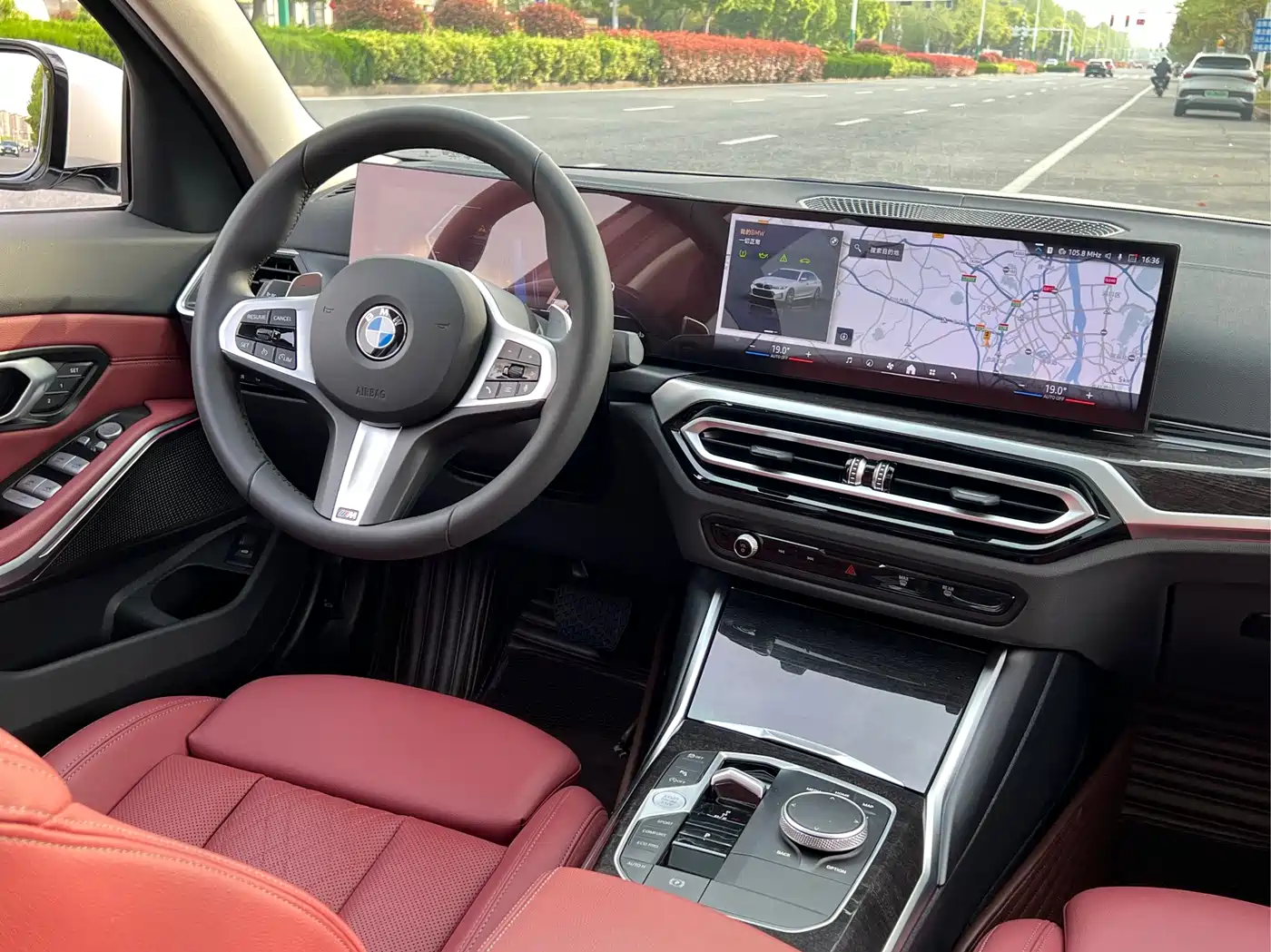 BMW 3 Series 2023 325Li M Sport Package фото 10