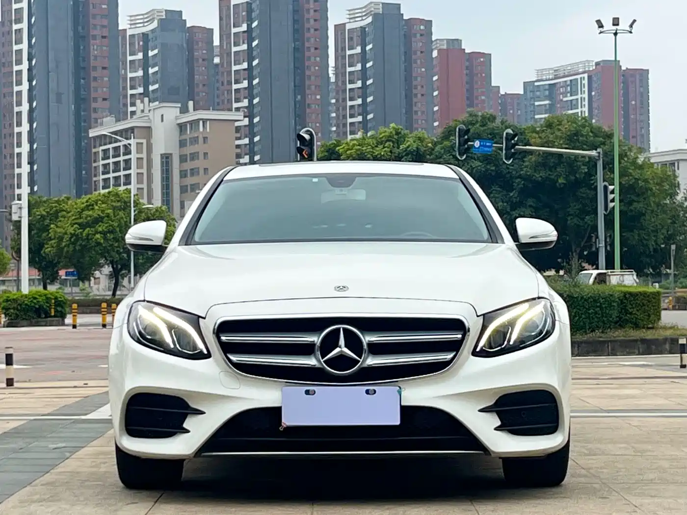 Mercedes-Benz E-Class 2016 E 200 L Sport Type фото 2