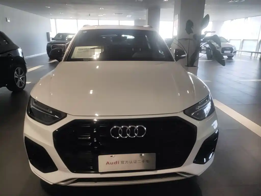 Audi Q5L 2023 40T Luxury Dynamic фото 5