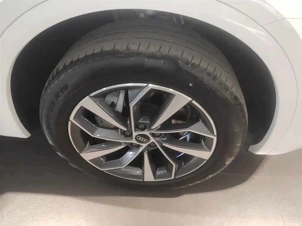 Audi Q5L 2023 40T Luxury Dynamic фото 14