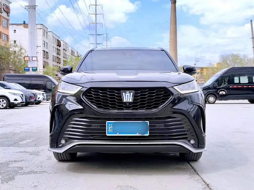 Toyota Crown Kluger 2023 2.5L HEV AWD Premium Edition фото 2