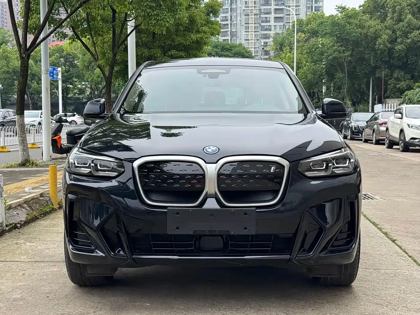 BMW iX3 2023 Leading Type фото 2