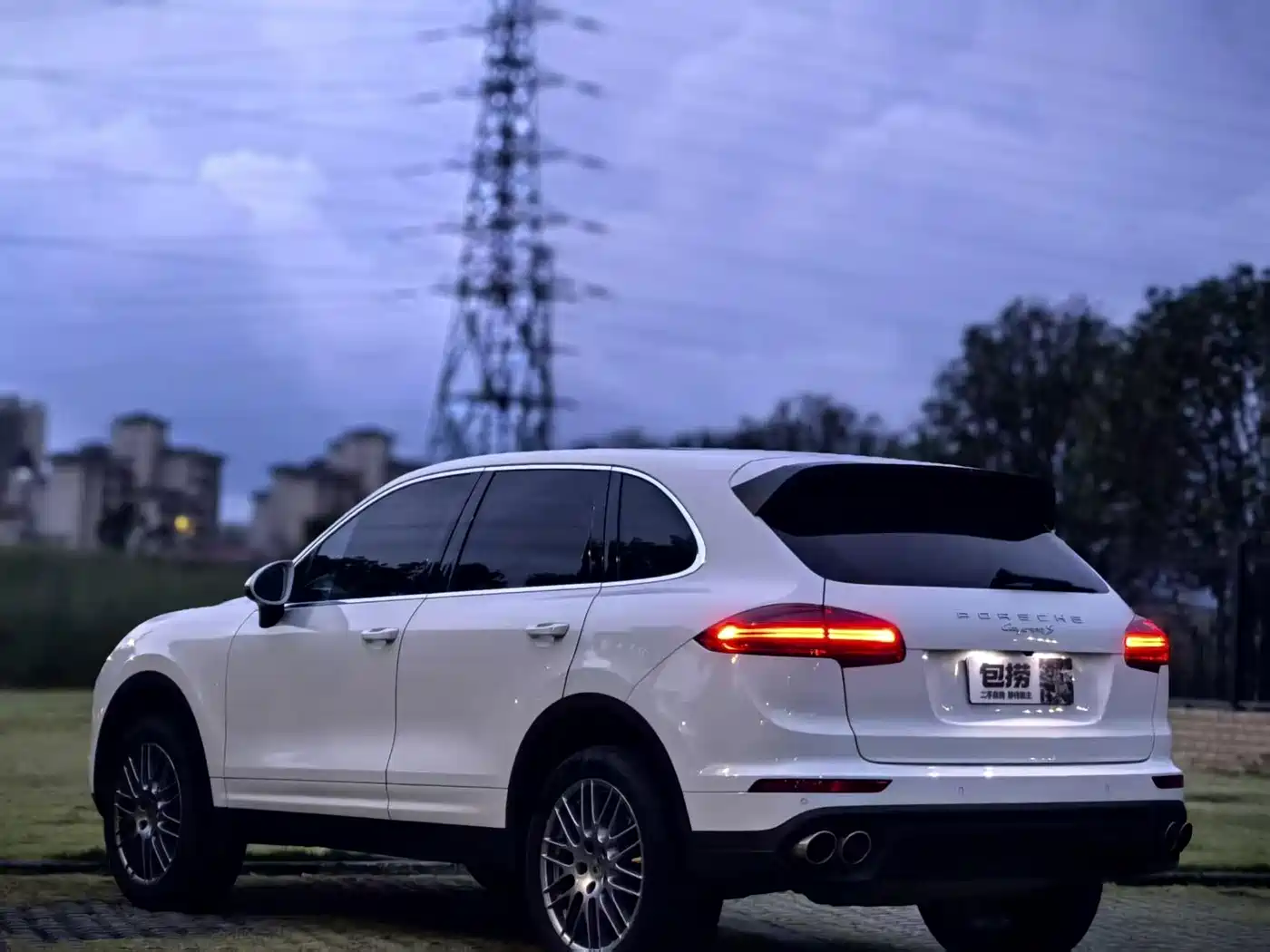 Photo 4 - Porsche Cayenne