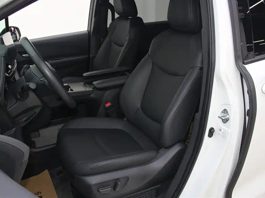 Toyota Sienna 2023 2.5L Hybrid Premium Edition фото 19