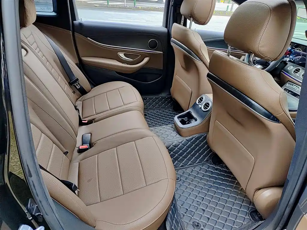 Mercedes-Benz E-Class 2023 E 260 L Sport фото 10