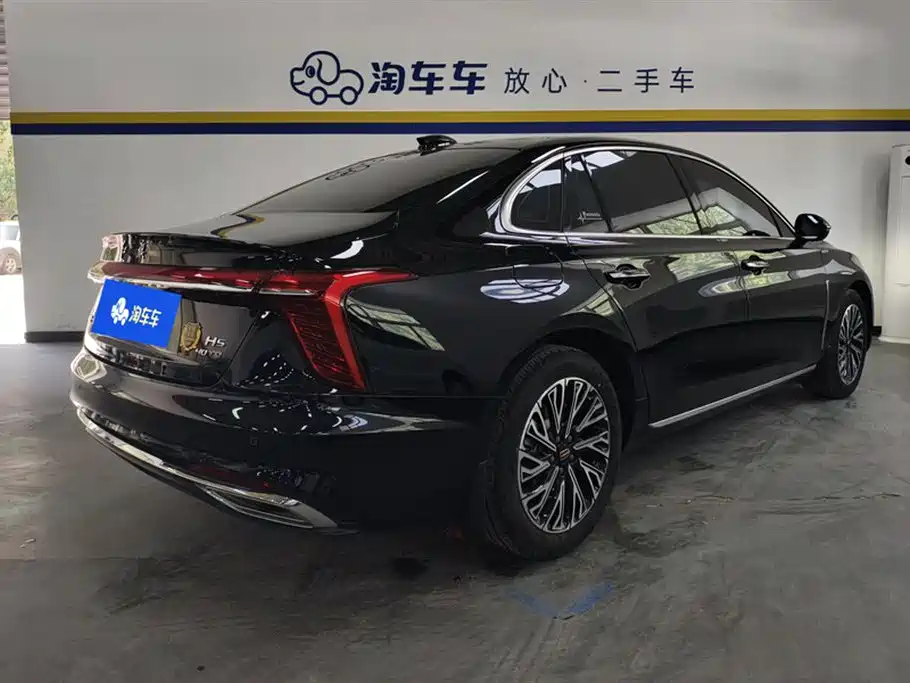Hongqi H5 2025 2.0T Automatic Flag Celebration 500,000 Units Anniversary Edition фото 3