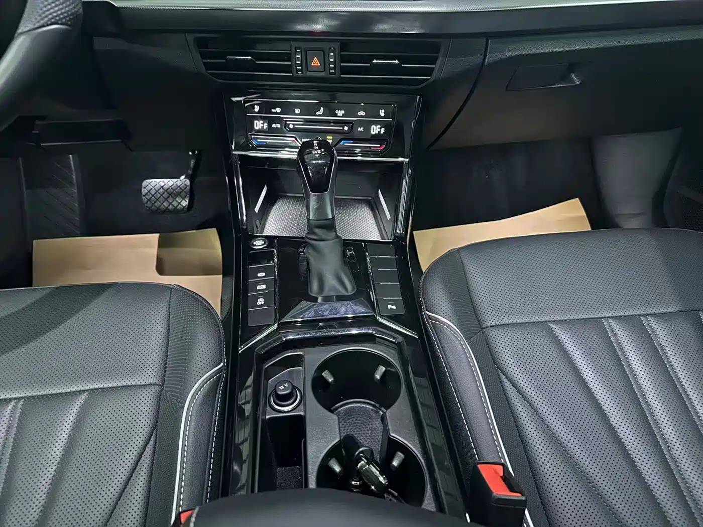 Volkswagen Passat 2024 380TSI Elite Edition фото 12