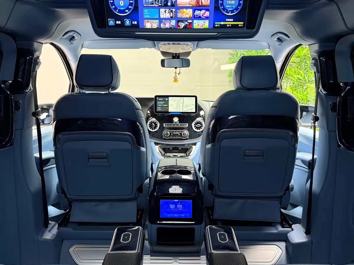 Mercedes-Benz Vito 2023 2.0T Business 7-Seater фото 5