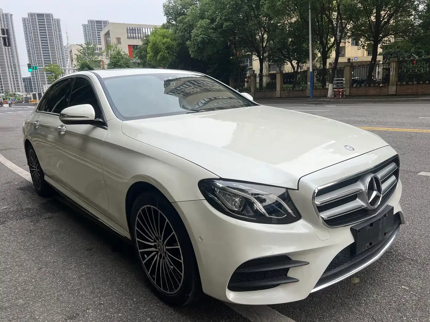 Mercedes-Benz E-Class 2017 E 200 L 4MATIC фото 3