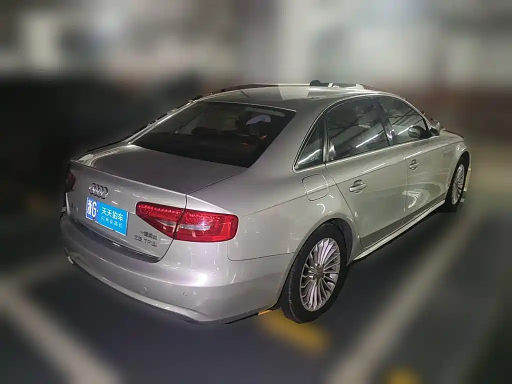 Фото 5 - Audi A4L