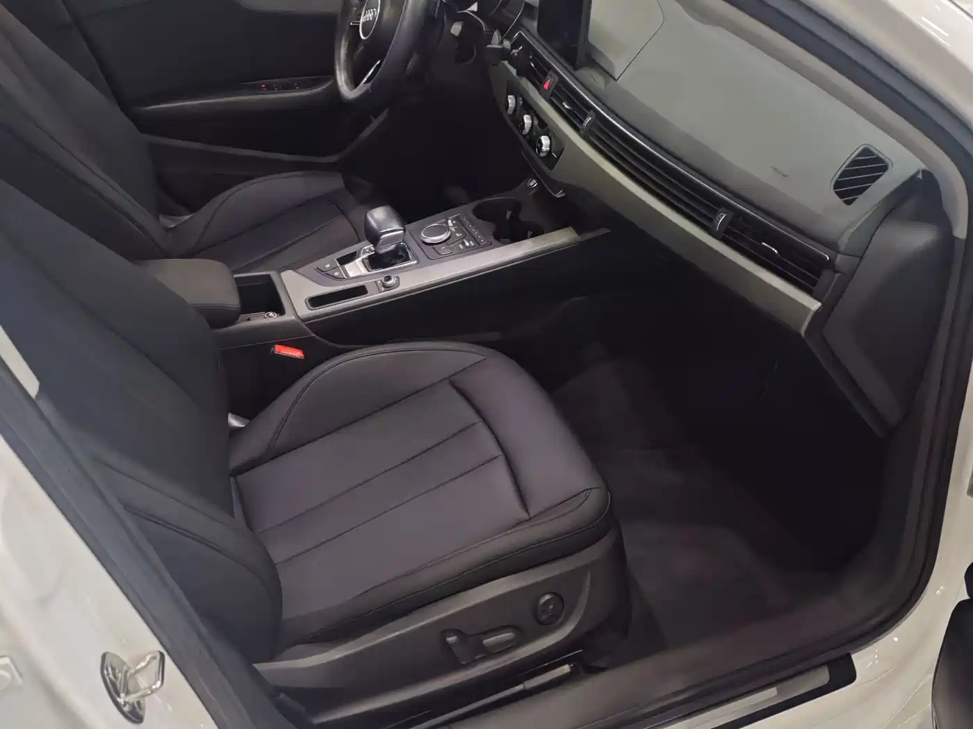 Audi A4L 2017 40 TFSI Progressive фото 6