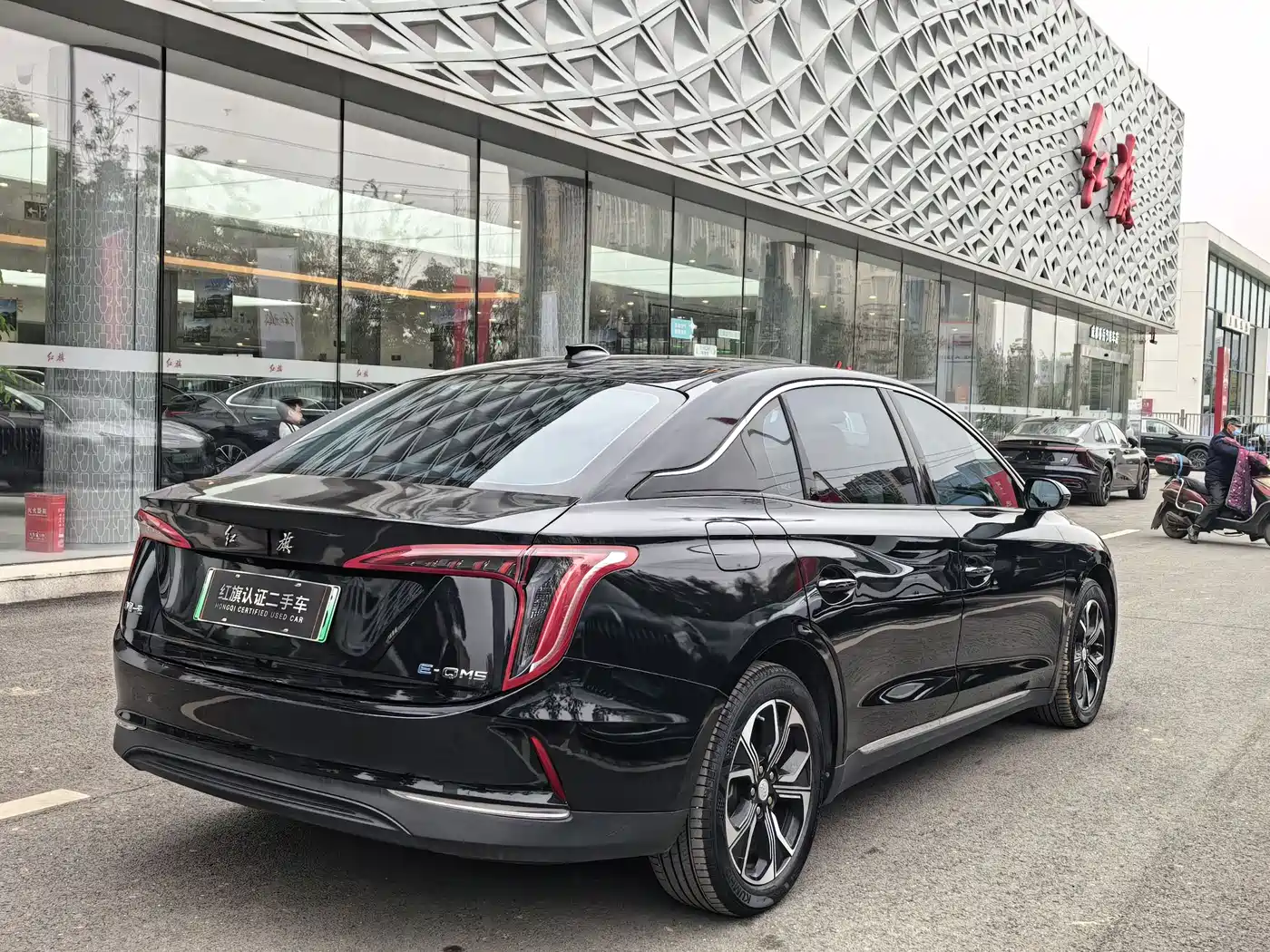 Hongqi E-QM5 2023 Facelift Basic Travel Edition фото 5