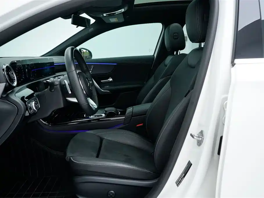 Mercedes-Benz A-Class 2019 A 200 L Sport Sedan фото 5