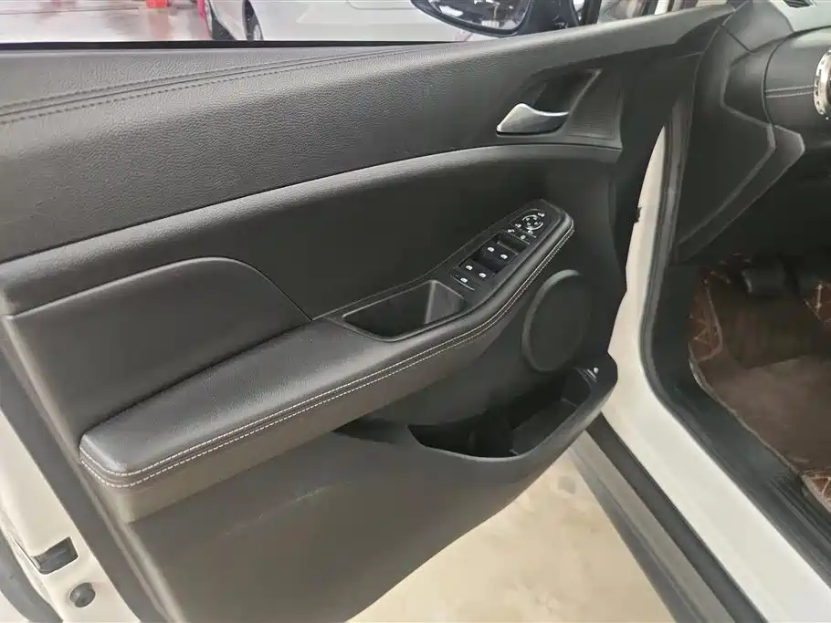 BYD Yuan New Energy 2019 EV360 Smart Connect Edition фото 7