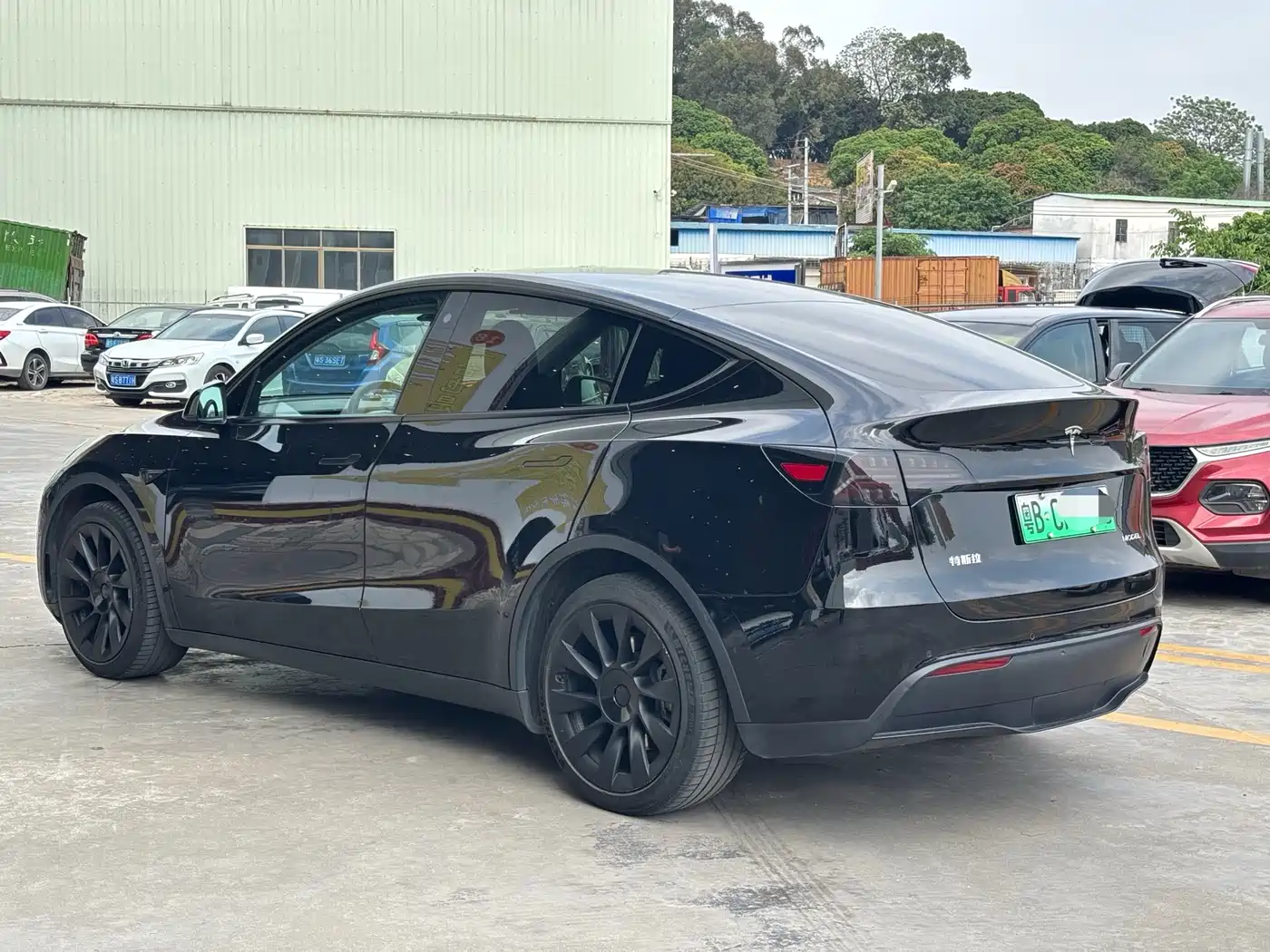 TESLA MODEL Y