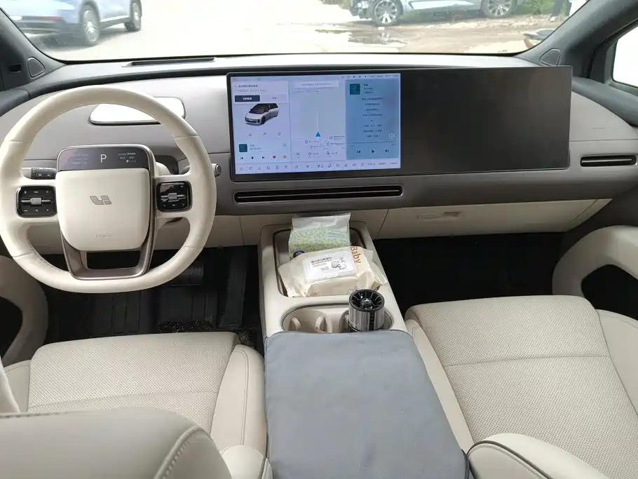 Li Auto i6 2026 2025 2WD Base Model