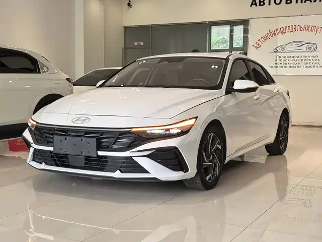 Hyundai Elantra 1.5L CVT LUX, Премиум
