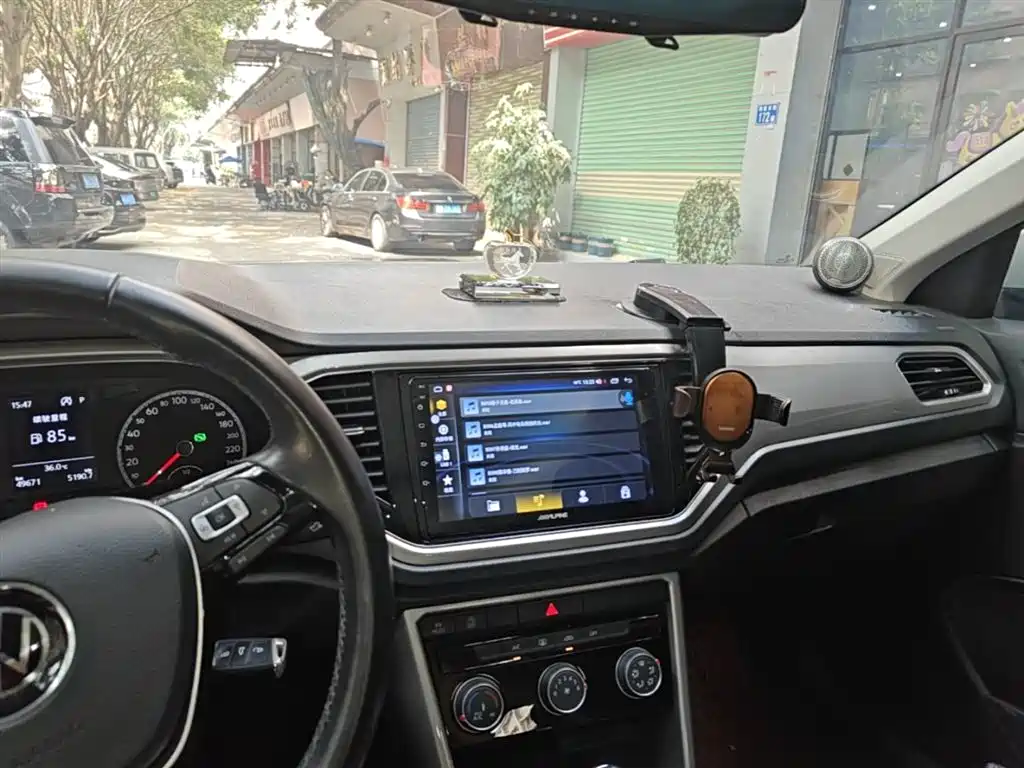 VOLKSWAGEN T-ROC EXPLORING SONGS