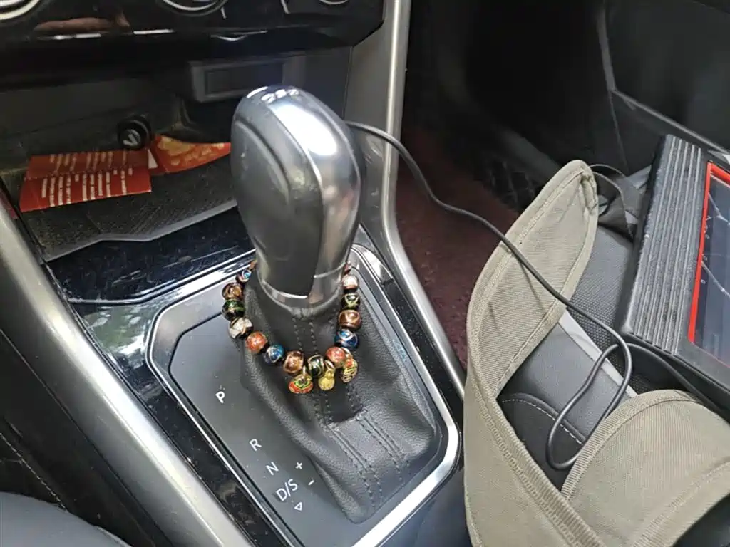 VOLKSWAGEN T-ROC EXPLORING SONGS