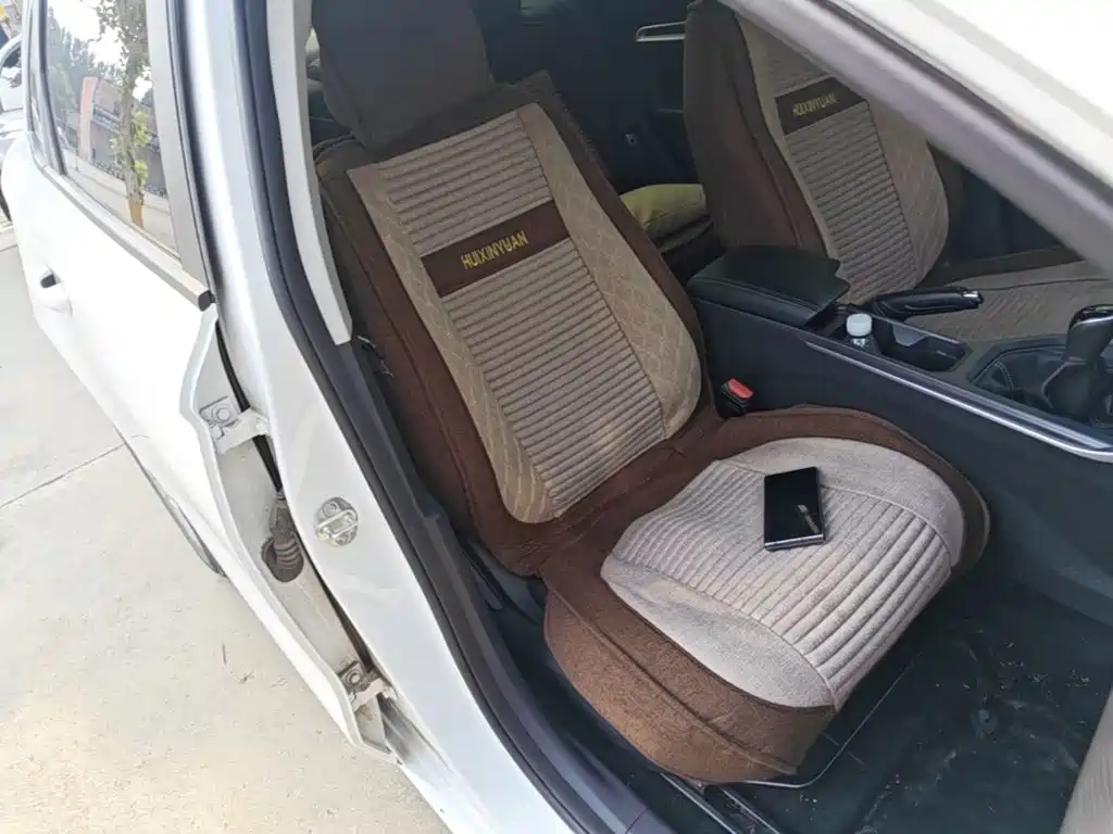 Фото 20 - Geely Emgrand