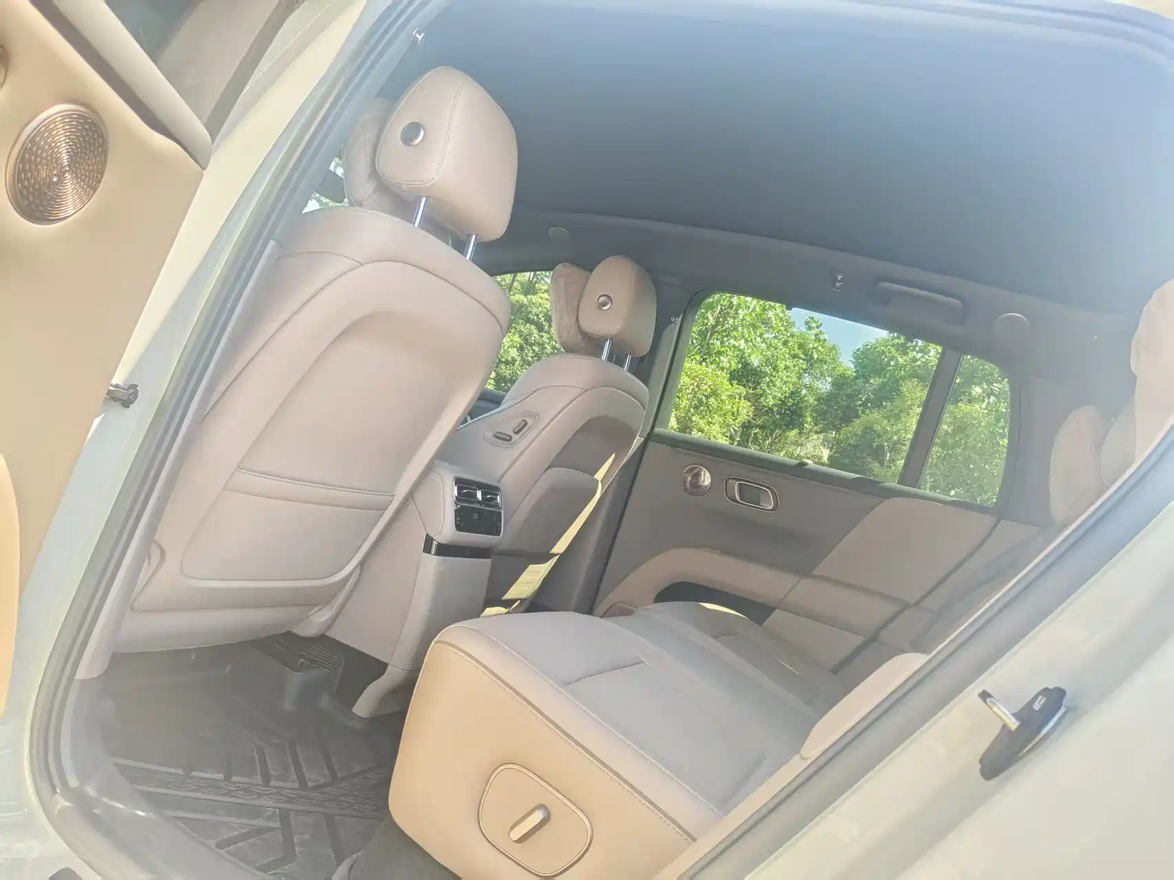 Photo 13 - Li Auto i6