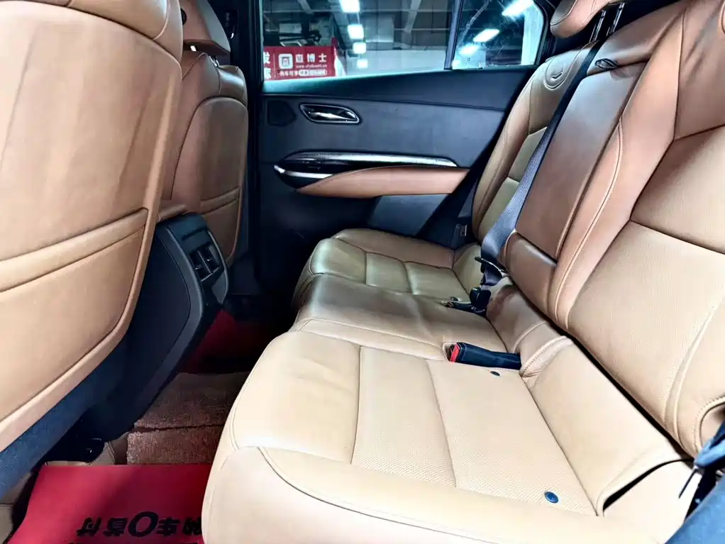 Photo 9 - Cadillac XT4