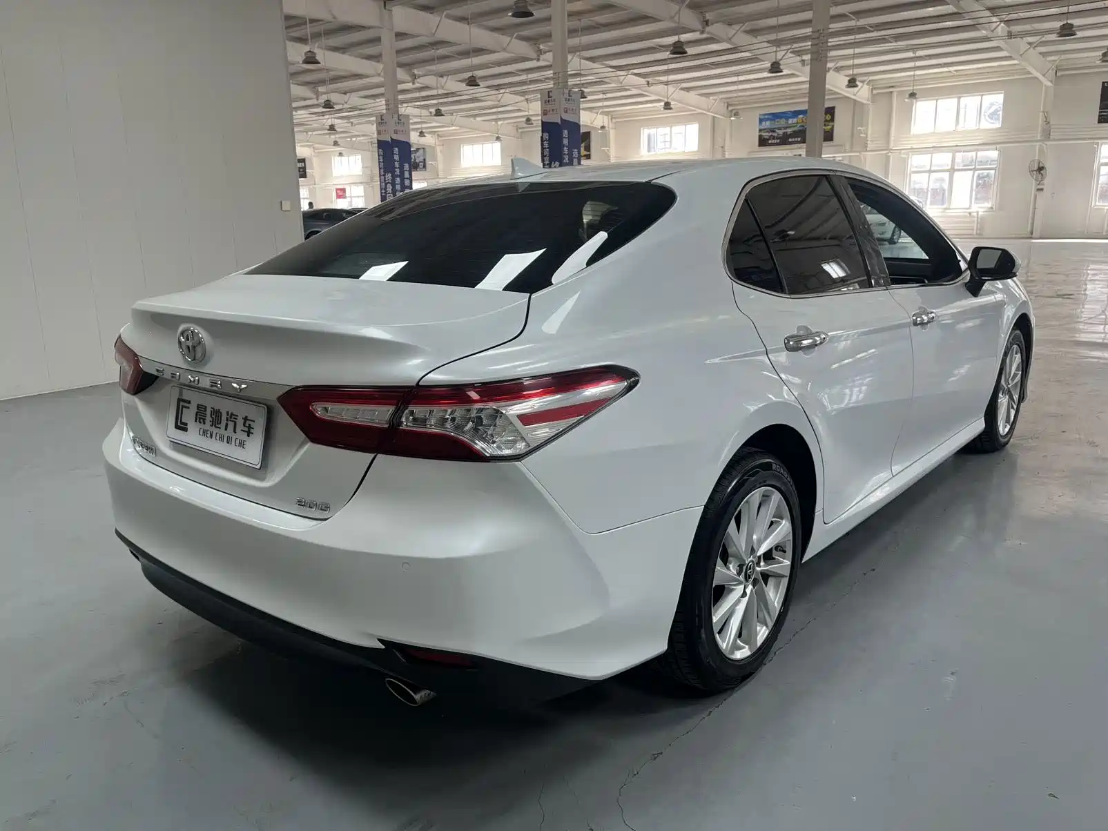 Фото 4 - Toyota Camry