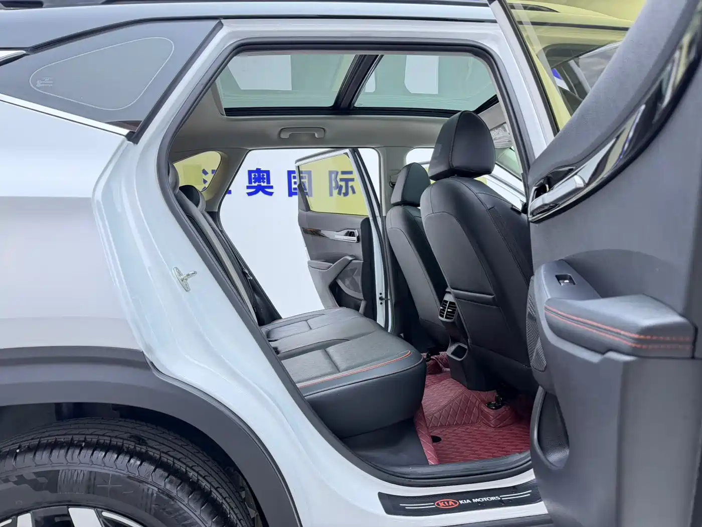 Kia Seltos 2023 1.5L CVT Premium Edition фото 18