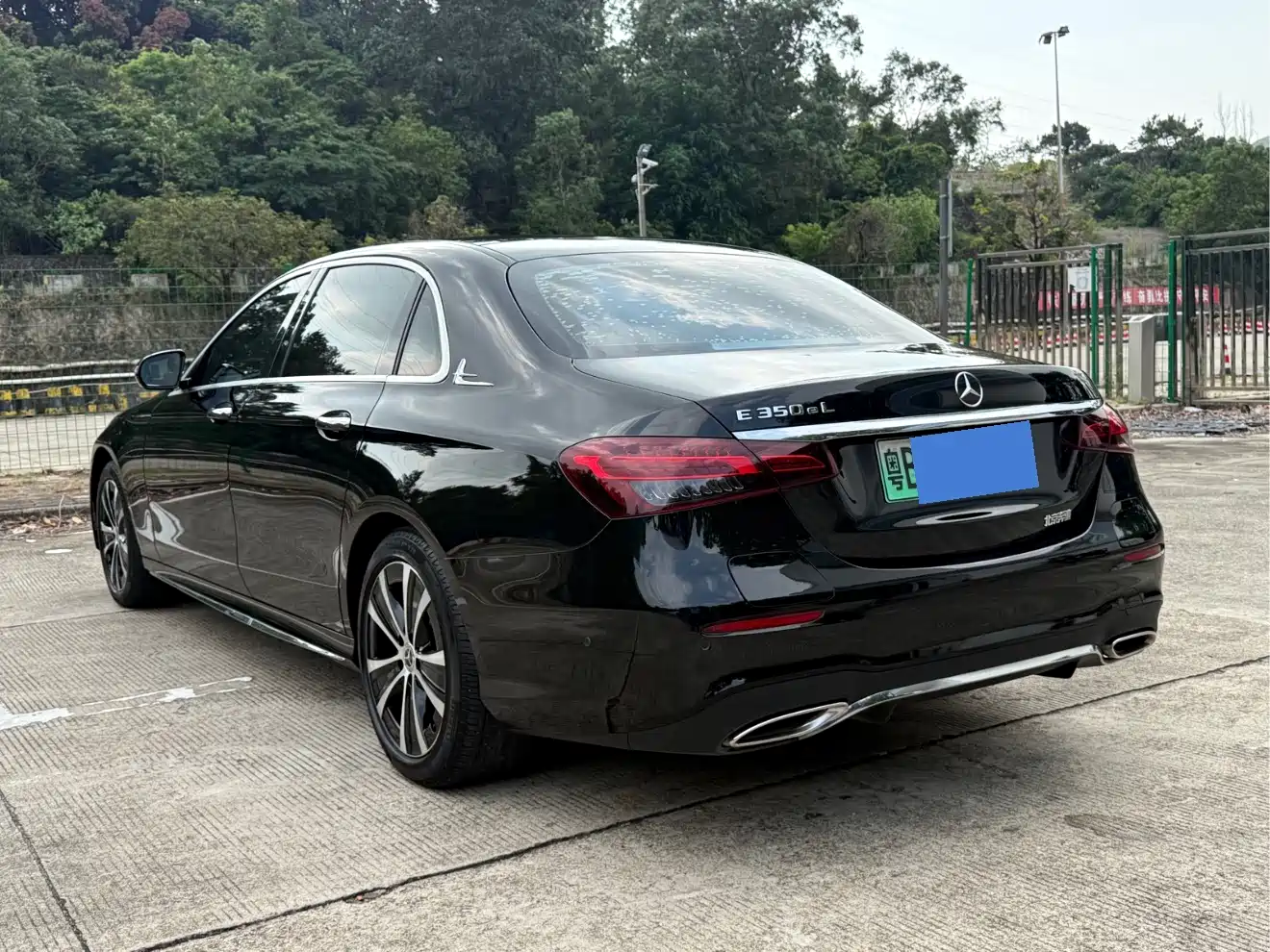 Mercedes-Benz E-Class New Energy 2022 Facelift II E 350 e L Plug-in Hybrid Sports Sedan фото 14