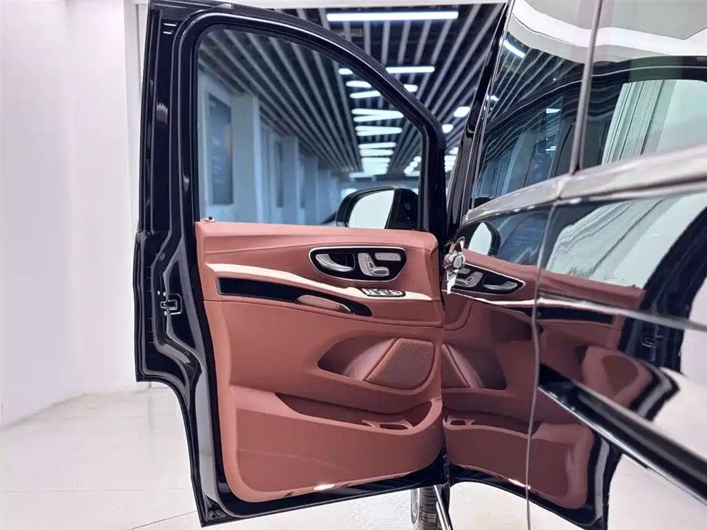 Mercedes-Benz Vito 2023 2.0T Business 7-Seater фото 20
