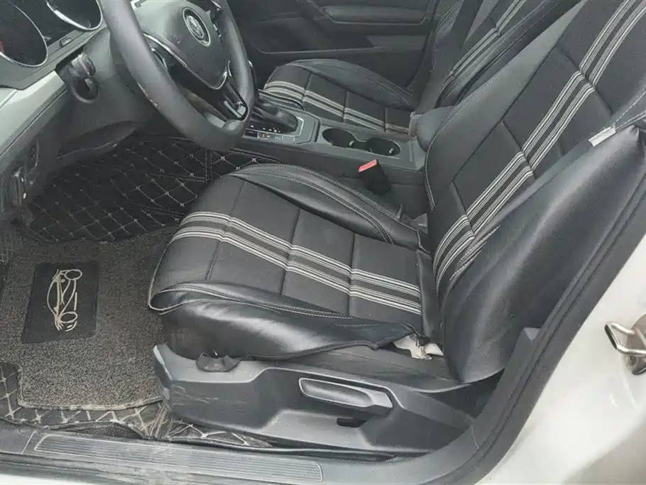 Volkswagen Lamando 2015 230TSI DSG Style фото 9