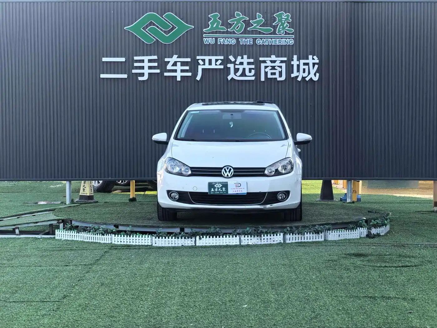 Volkswagen Golf 2014 1.6L Automatic Comfort фото 2
