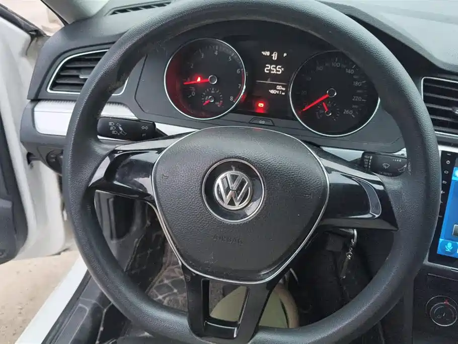 Volkswagen Lamando 2015 230TSI DSG Style фото 15