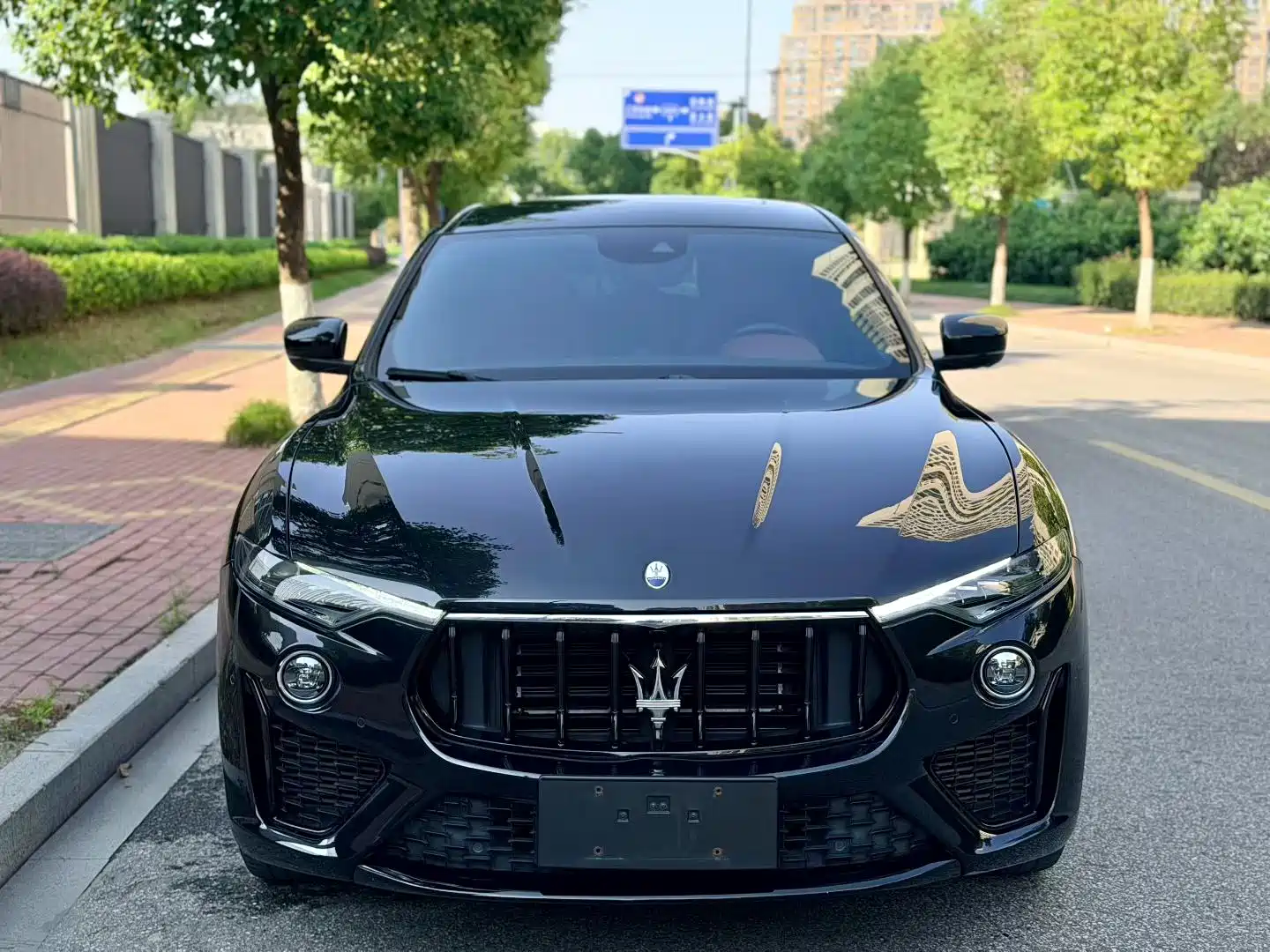 Photo 2 - Maserati Levante