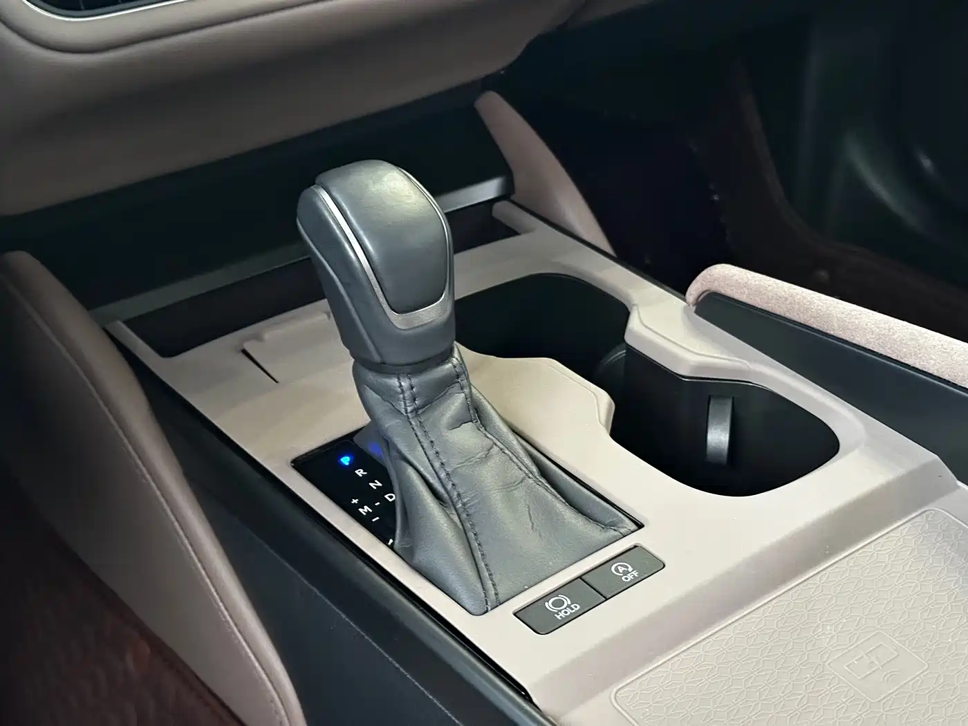 Lexus ES 2025 200 Ultimate Edition фото 9