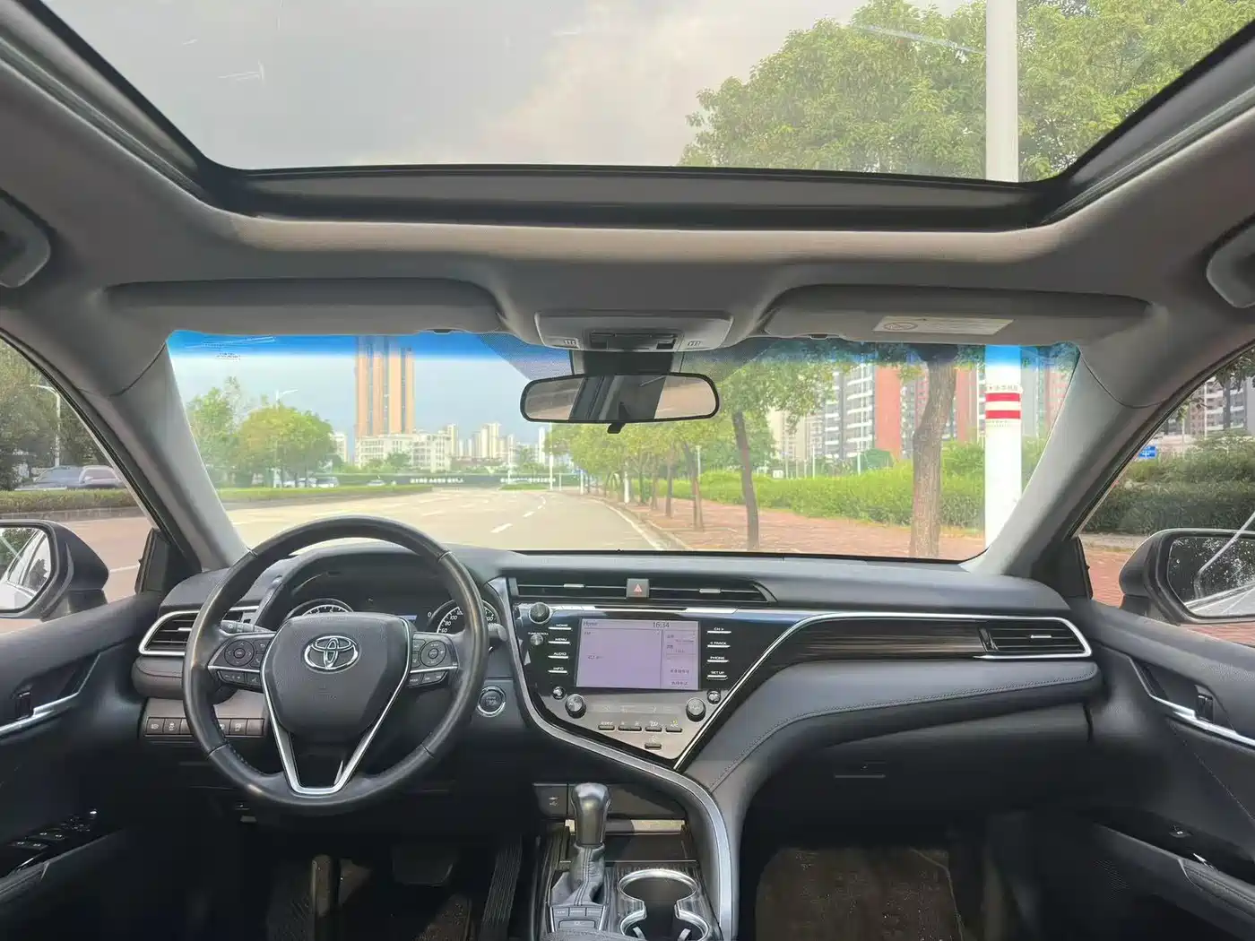 Toyota Camry 2018 2.5G Luxury Edition фото 4